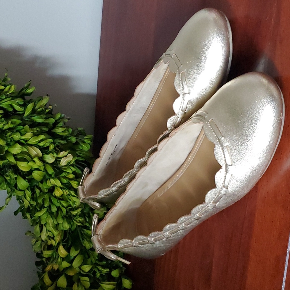《 Jack Rogers 》 Gold Scalloped Flats